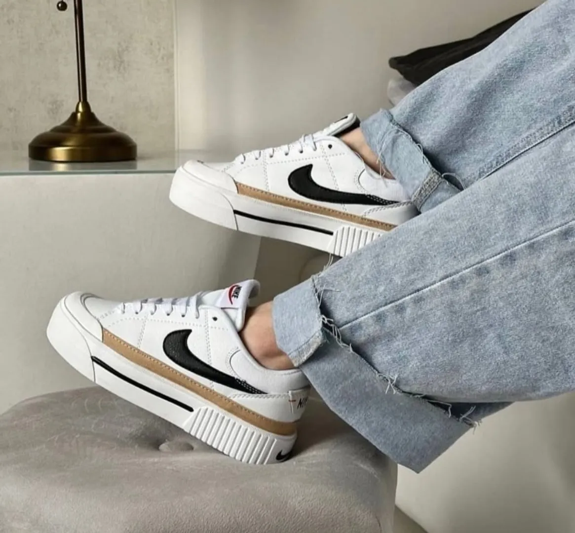 Nike Court Cafe 
