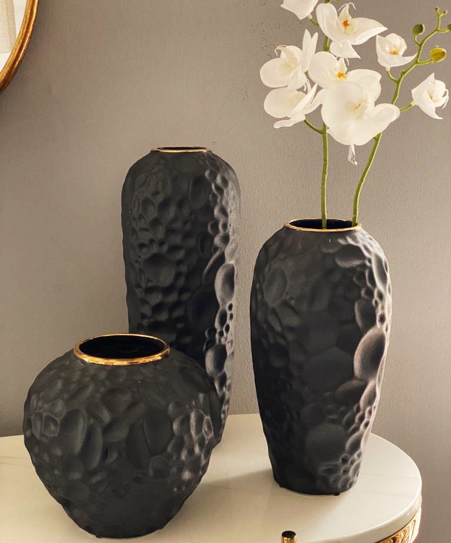 Floreros en cerámica negros