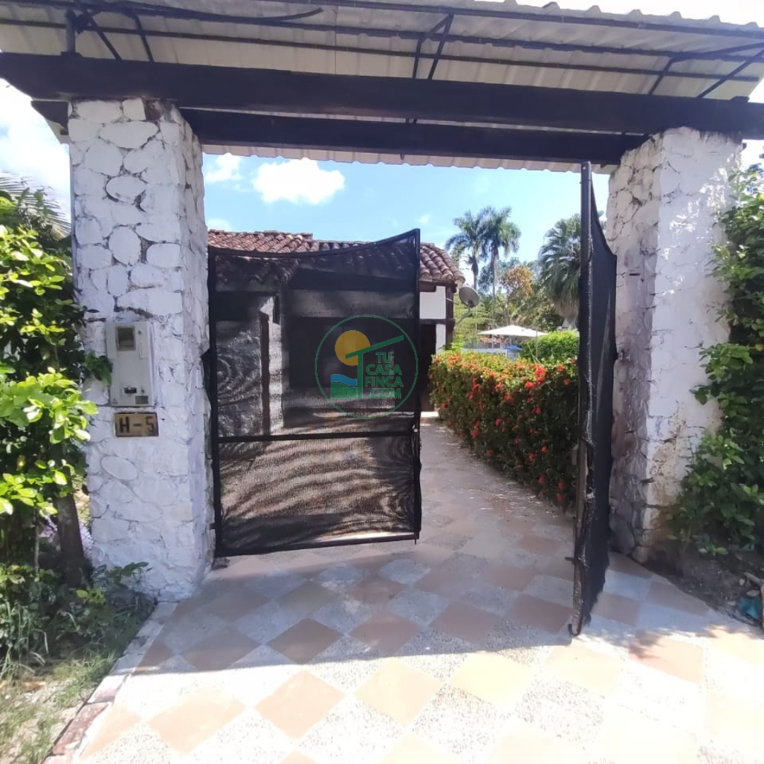 MELGAR |12|16 PERSONAS