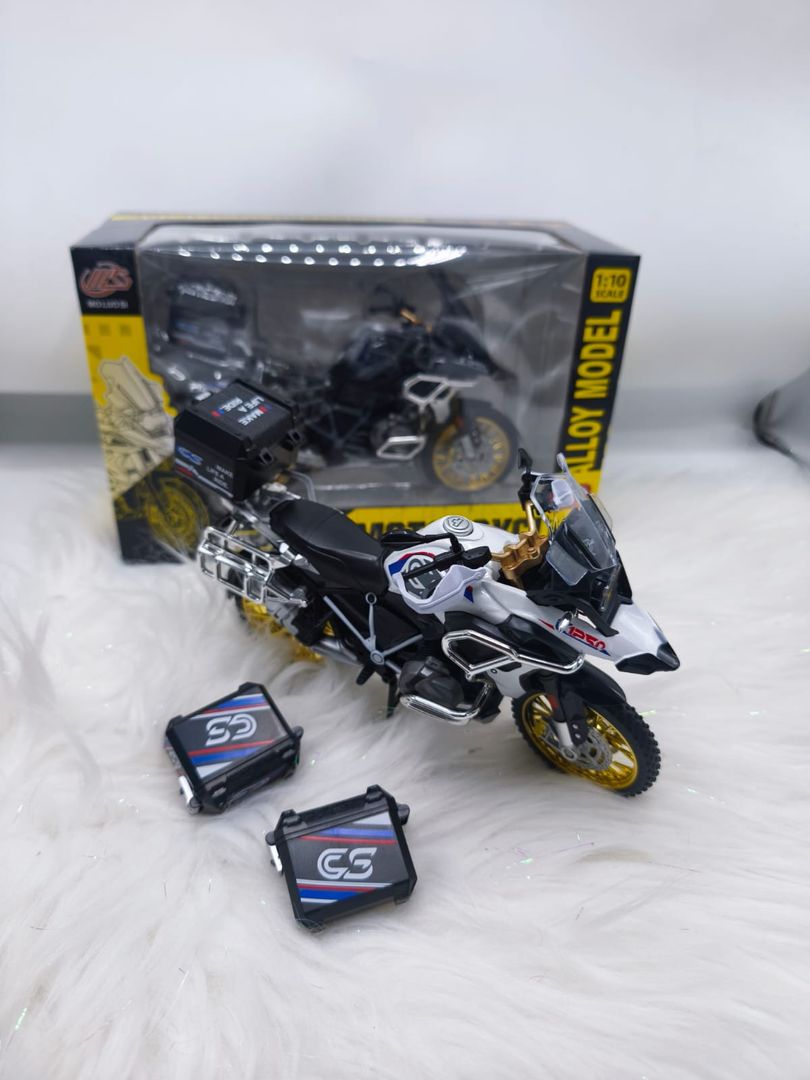 MOTO DE COLECCION CON MALETERO