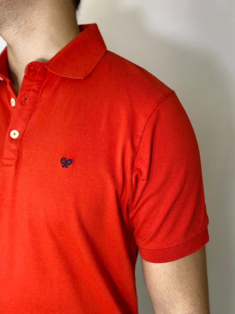 POLO TENNIS ESSENCIAL - ROJO