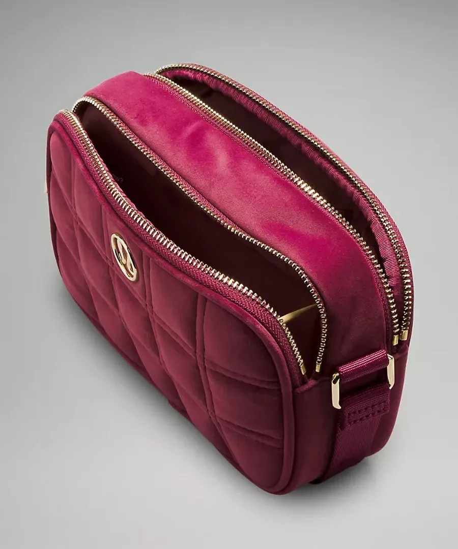 CROSSBODY CAMERA BAG 2L QUILTED VELOUR VINO