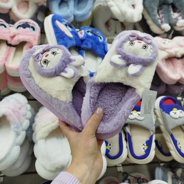 Imagen del producto PANTUFLAS LABUBU LILA