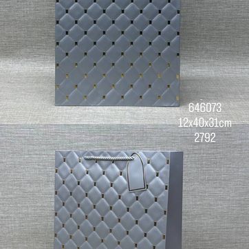 Imagen del producto BOLSA DE REGALO SURTIDA 12X40X31 CM