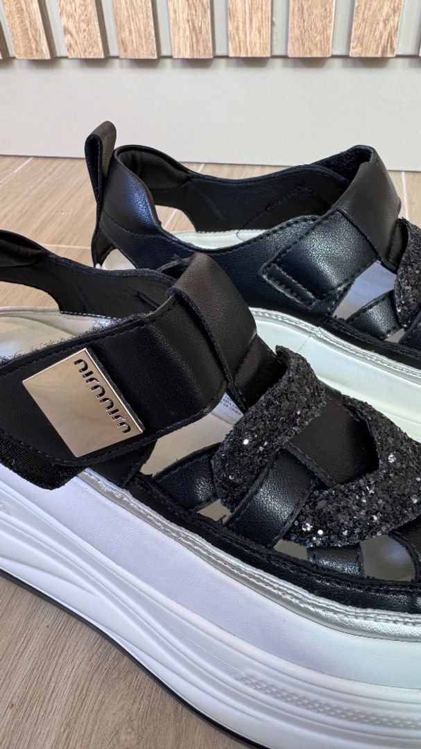 Tenis sandalia corazón 