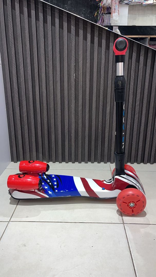 SCOOTER DE HUMO Y BLUETOOTH 