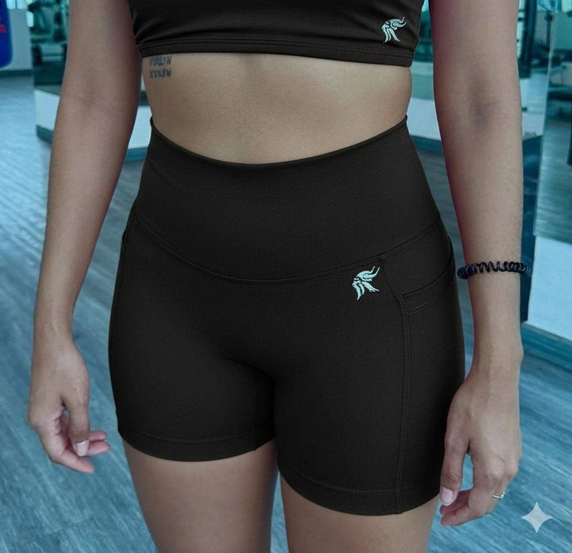Short Hybrid ajustado con bolsillos laterales y sin costura delantera tiro alto Lycra