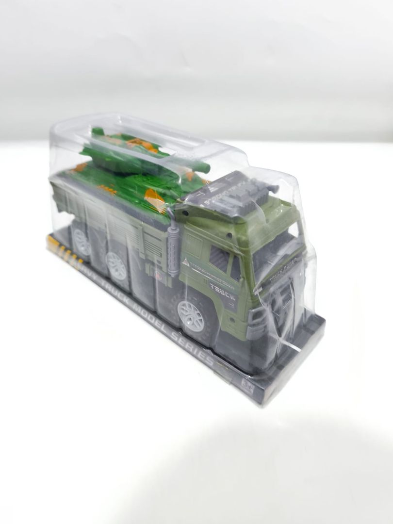 NIÑERA MILITAR CON CARRO TANQUE 