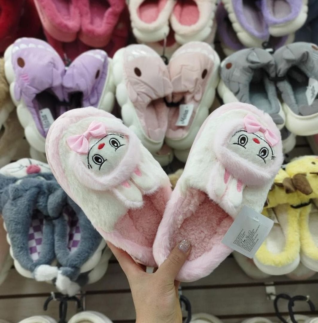 PANTUFLAS LABUBU ROSADA