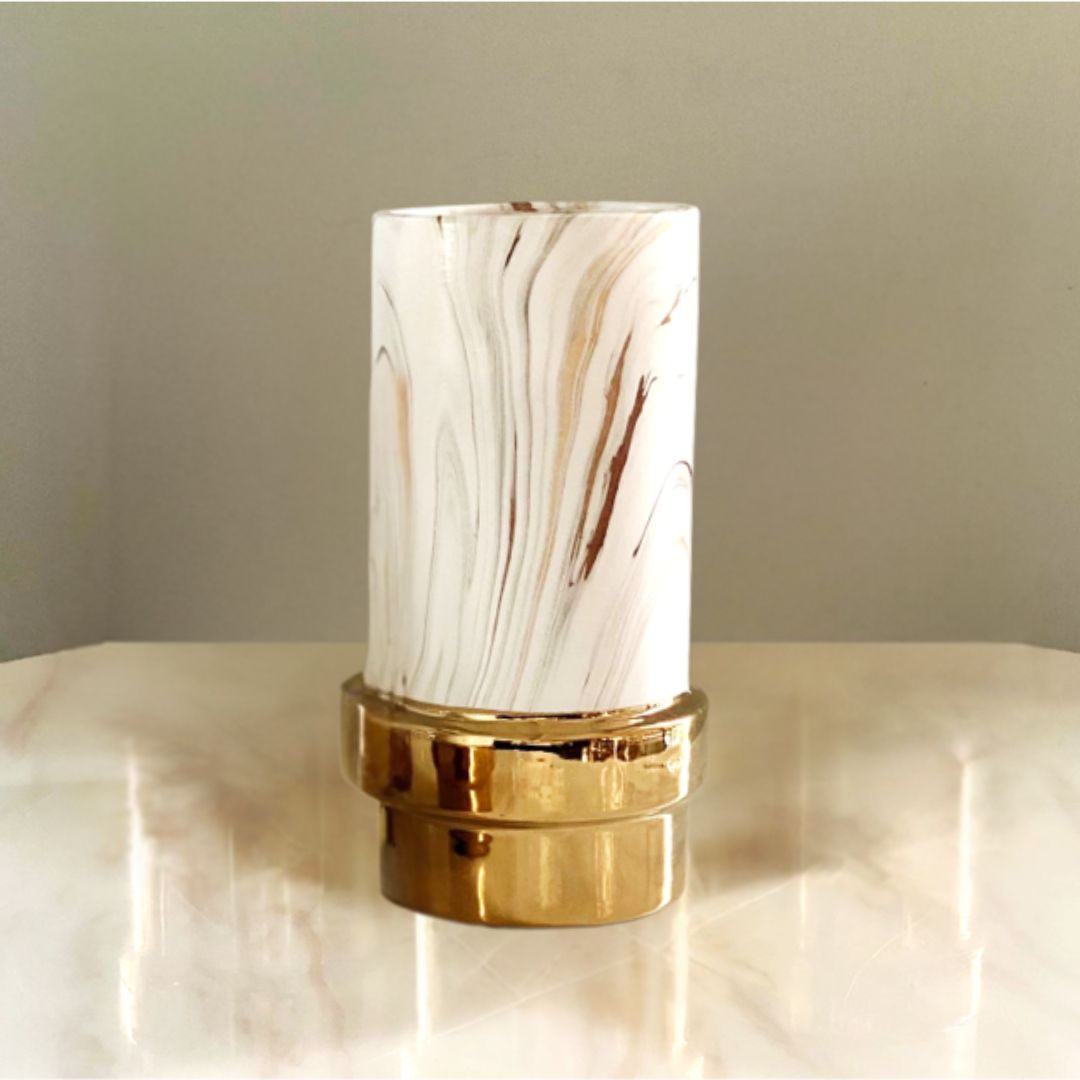 FLORERO DE CERAMICA BLANCO CON DORADO