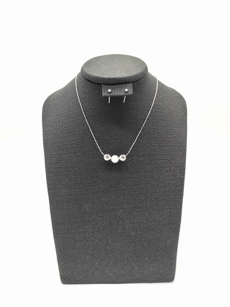 Collar con aretes perla plateado