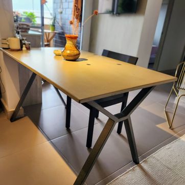 Mesa de comedor en concreto - imagen 3