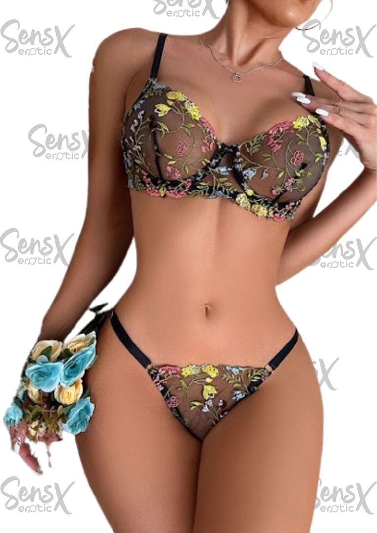 CONJUNTO BORDADO DE FLORES