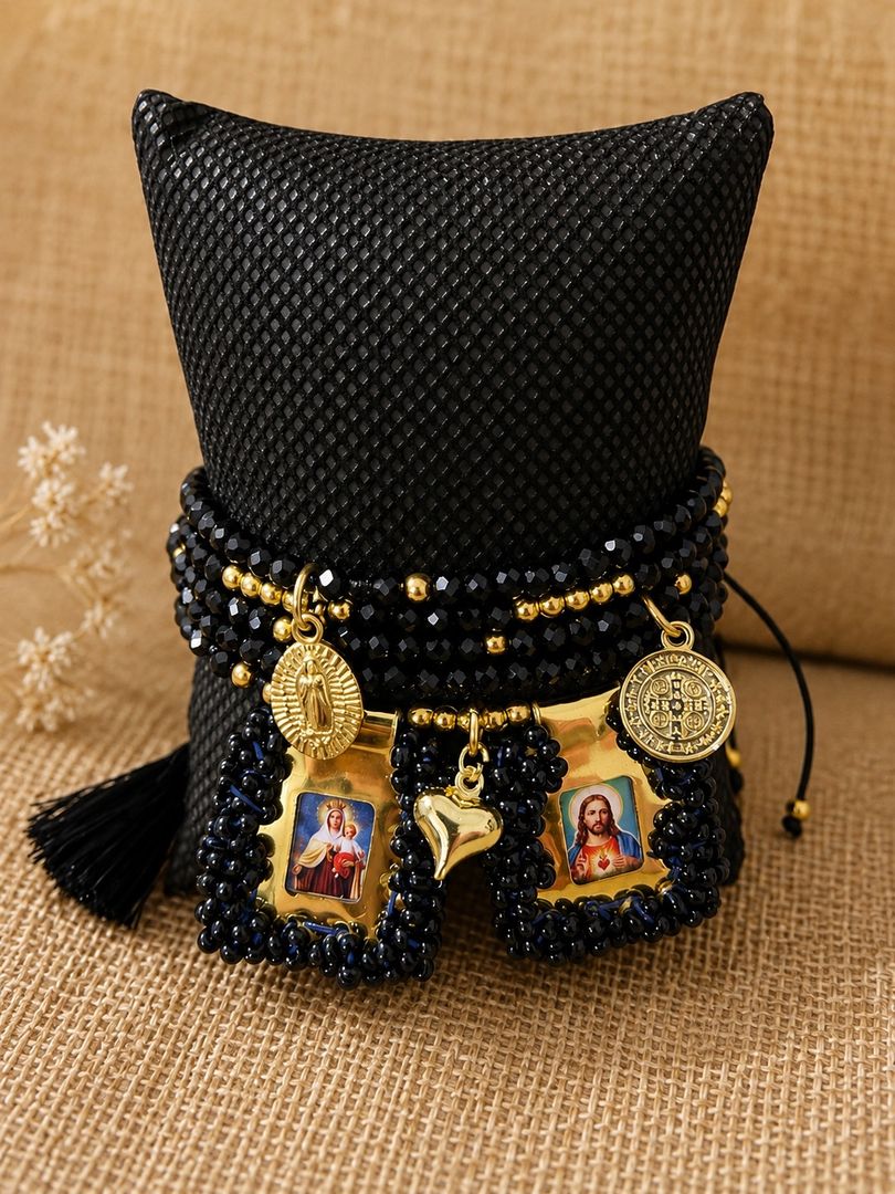 Pulsera múltiple con escapulario
