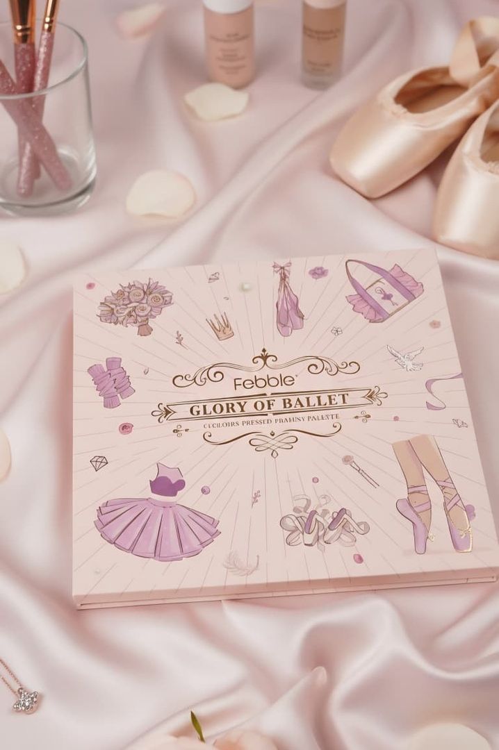 PALETA DE SOMBRAS “GLORY OF BALLET” — FEBBLE