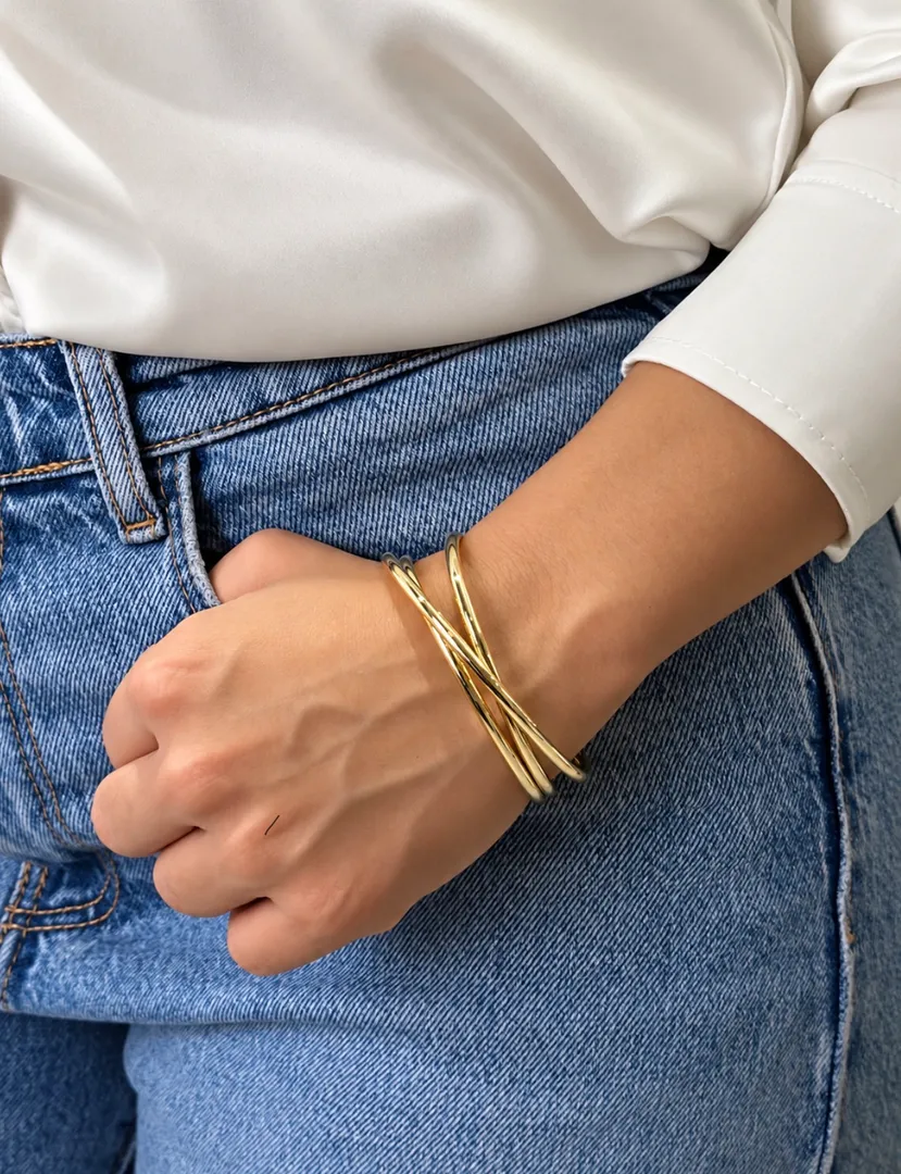 Pulsera dorada lineas