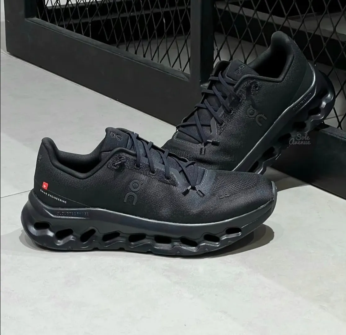 Cloud Tilt Black