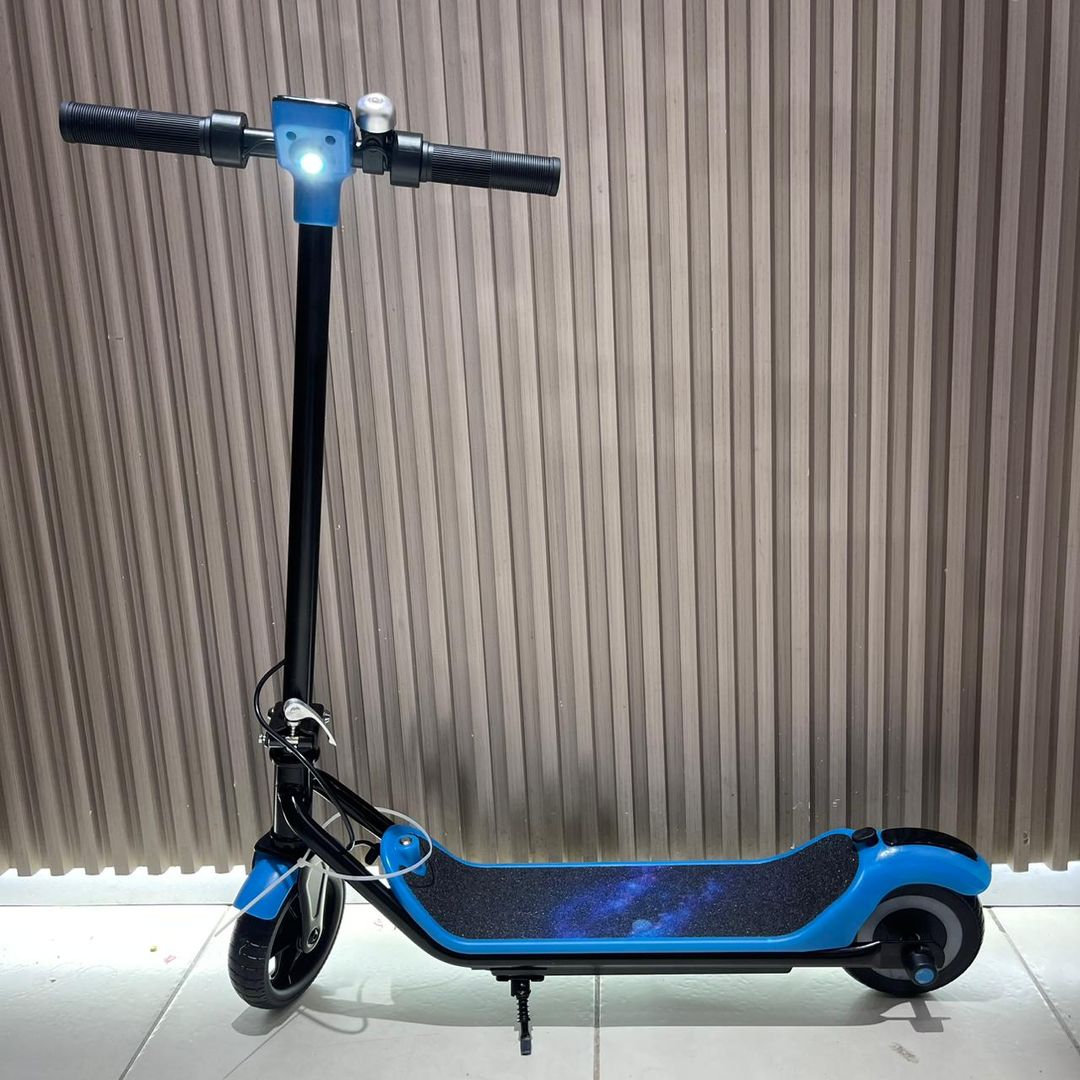 SCOOTER ELECTRICA CON BLUETHOO Y LUCES