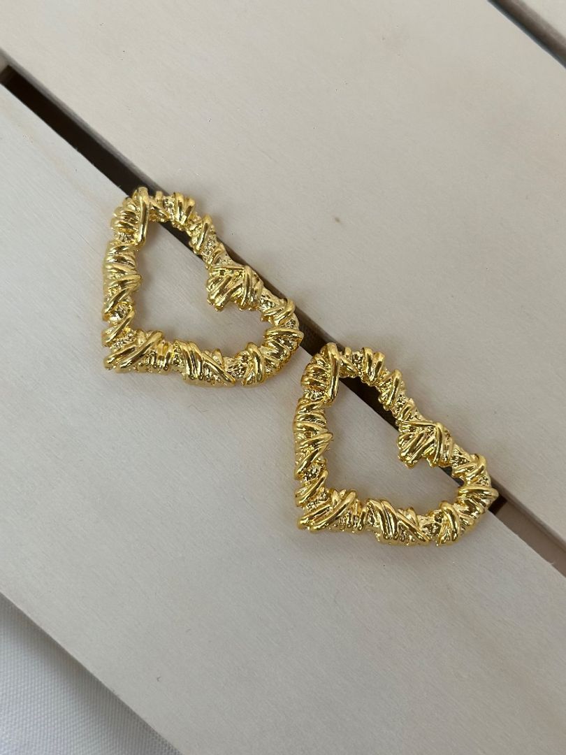 Arete corazón corrugado 