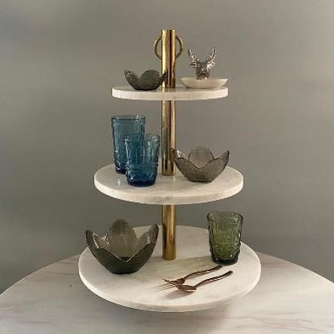 Base para pasteles en marmol y acero