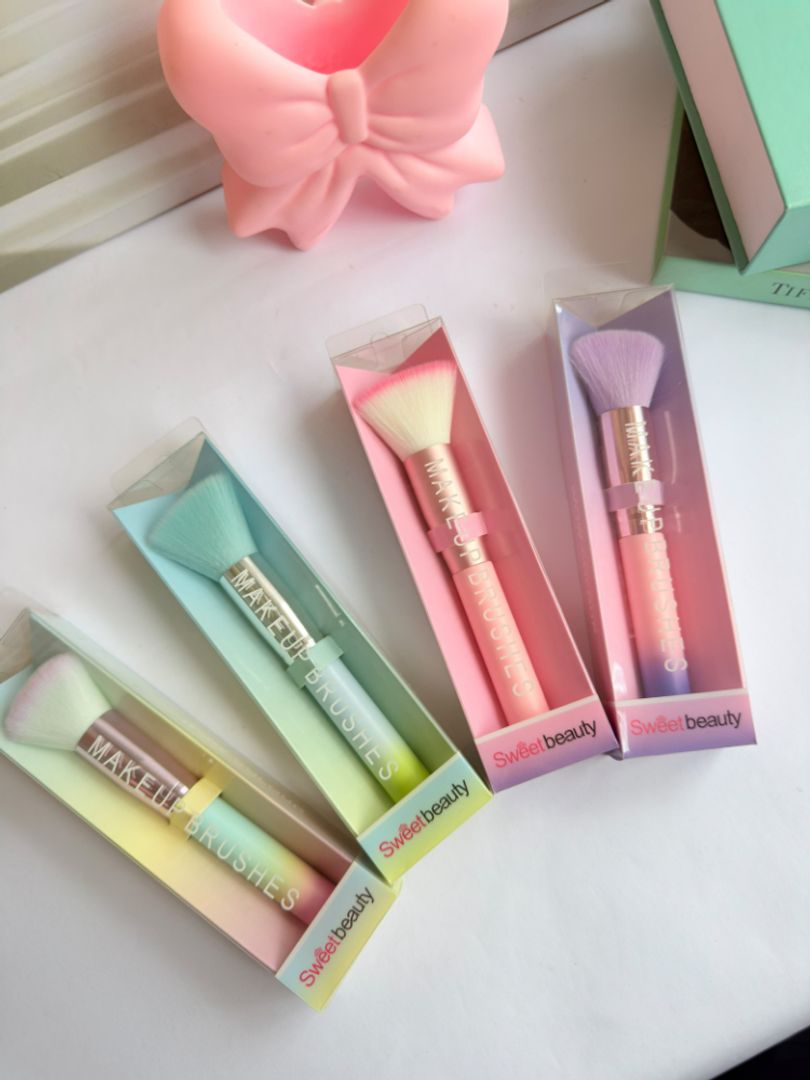 BROCHA DE MAQUILLAJE PASTEL