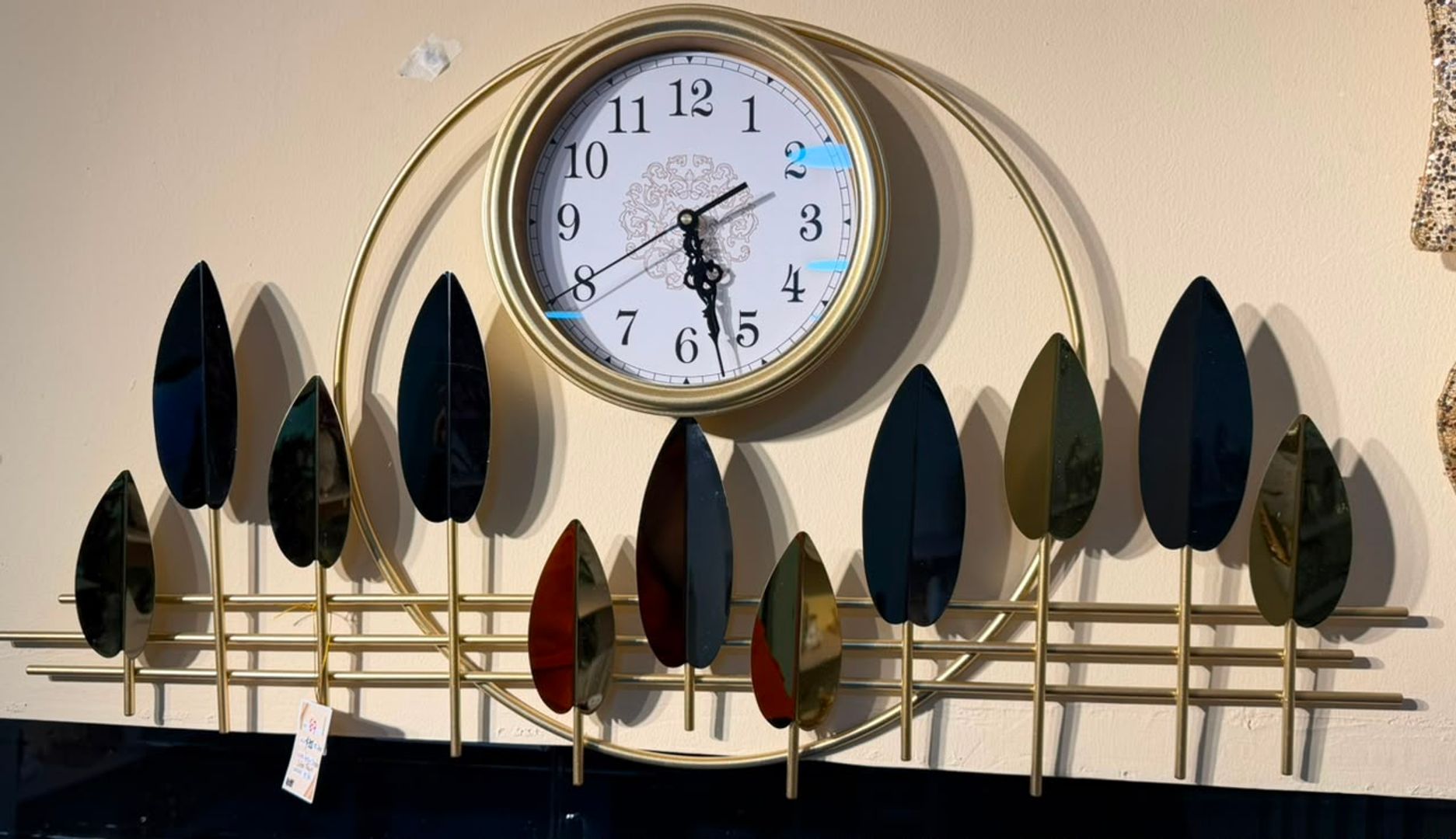 RELOJ CON APLIQUE METALICO CROMADO