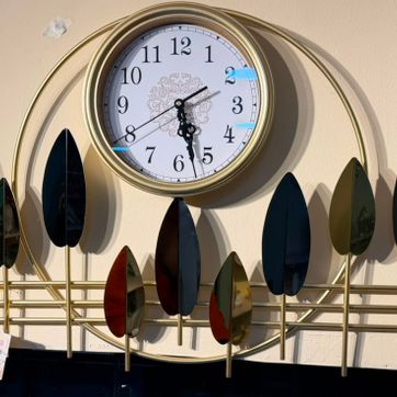Imagen del producto RELOJ CON APLIQUE METALICO CROMADO