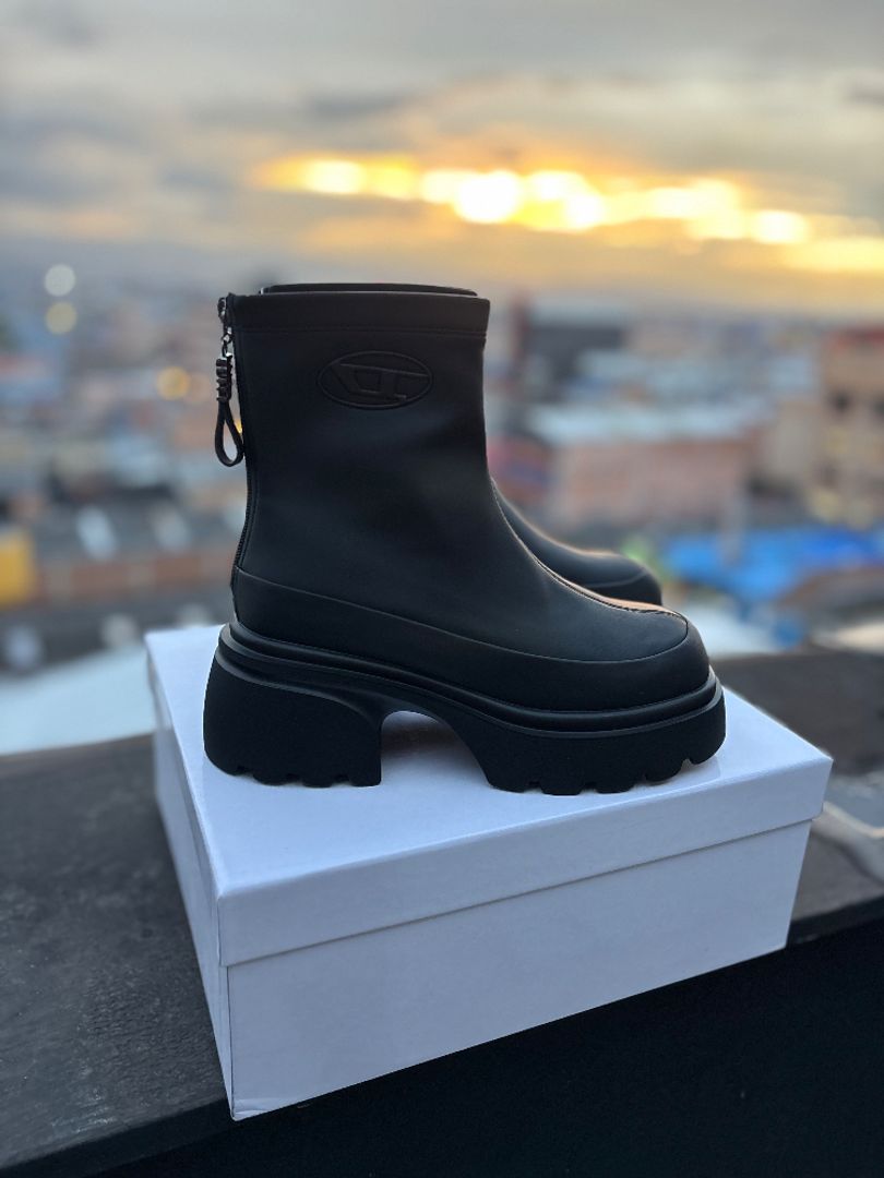 BOTA TIPO DIESEL NEGRA 