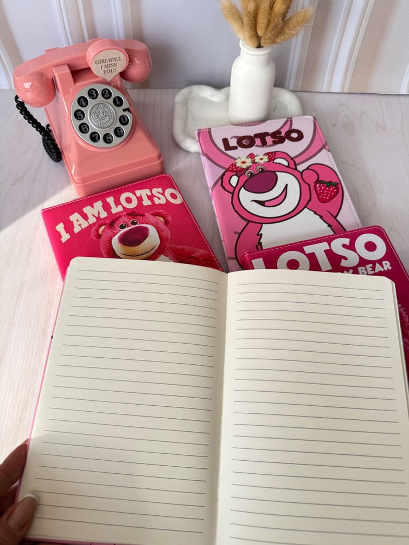 Cuadernos rayados lotso 