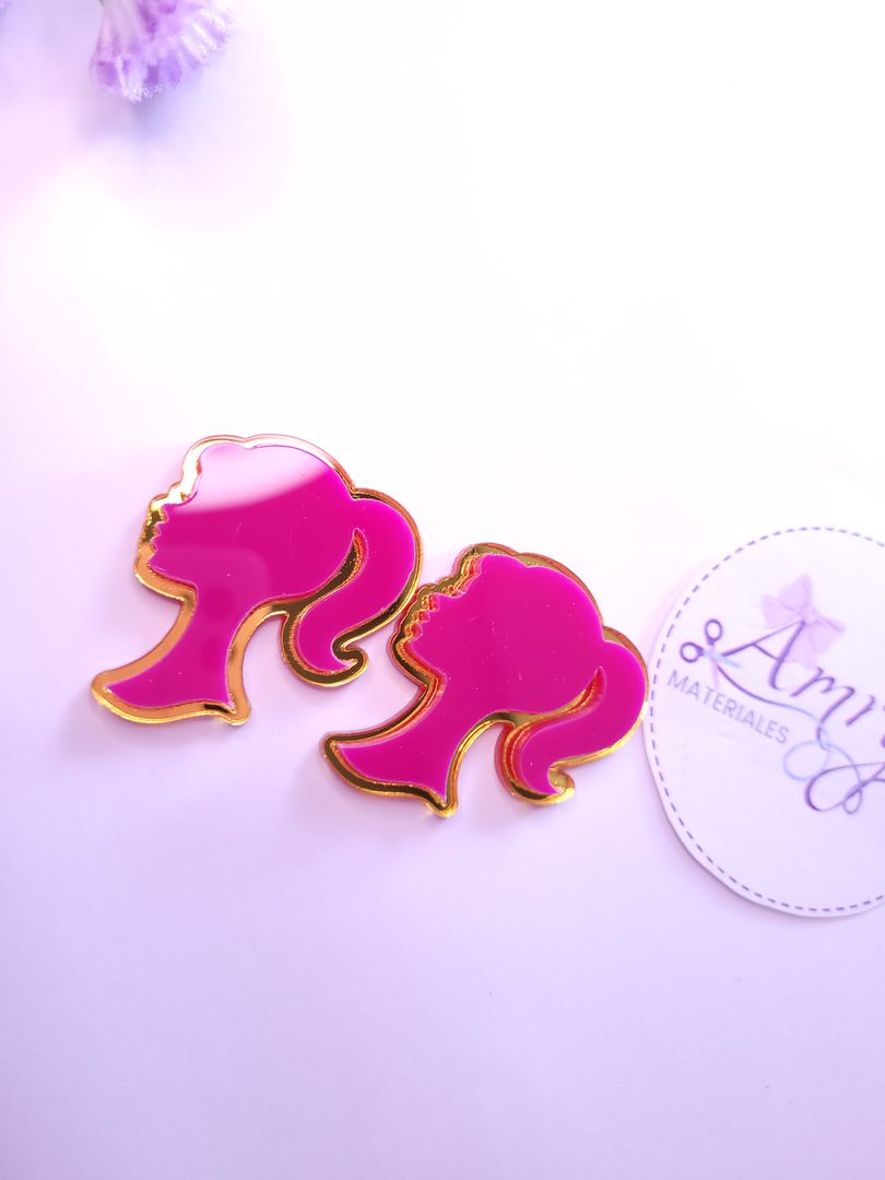 Acrílico 4.5x3.8cm silueta Dorado y fucsia