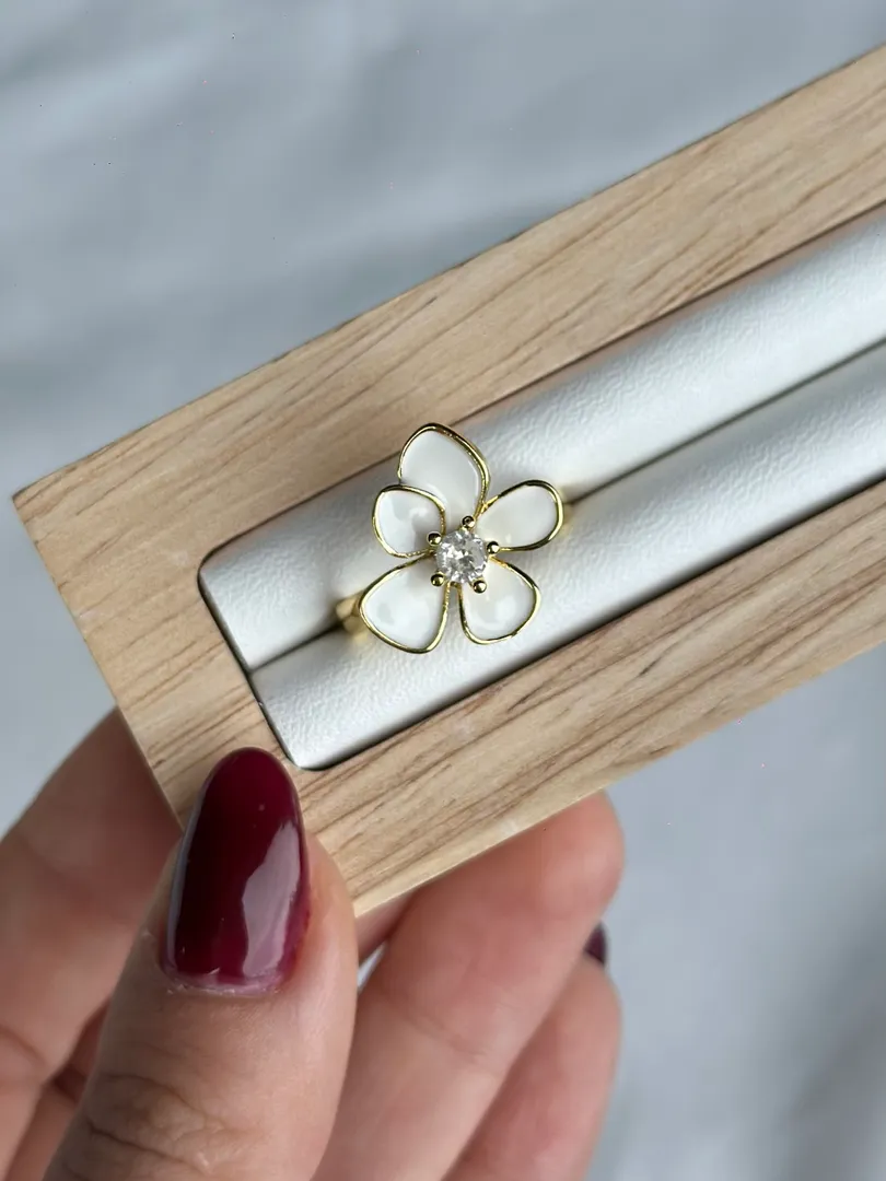 Anillo flor blanca 