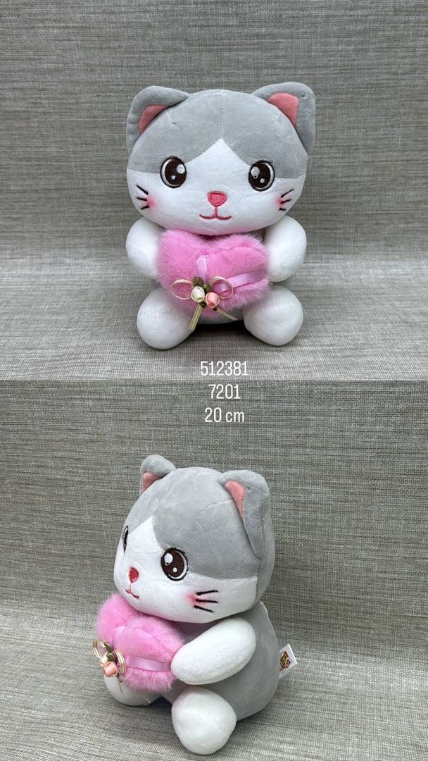 GATO CON CORAZÓN ROSA 20 CM