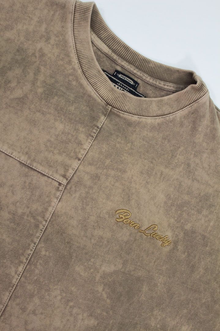 camiseta APT acidwash beige y negra 