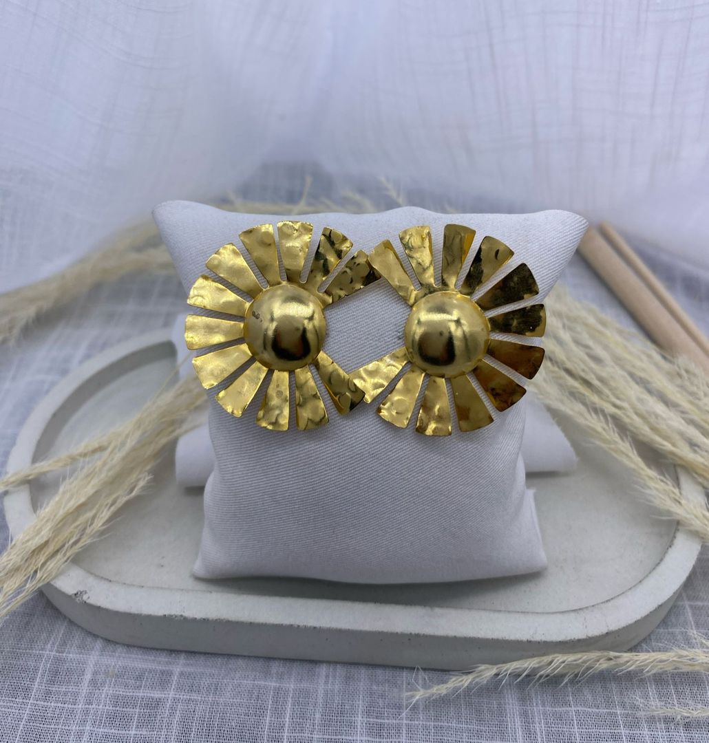 Topo flor, bronce con baño de oro 
