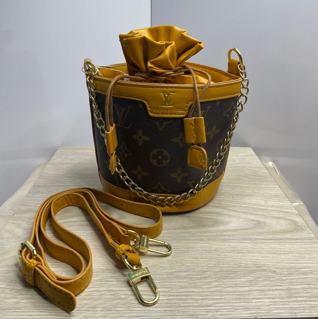 Bolso de lujo café con color mostaza y café con negro 