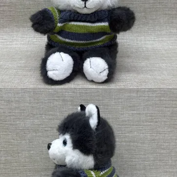 Imagen del producto PERRO LOBO CON CAMISA DE 20 CM