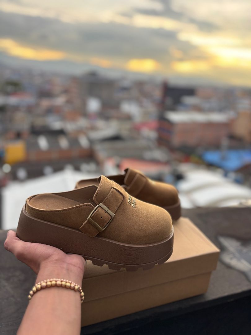 MIU MIUU TENIS CAFÉ 