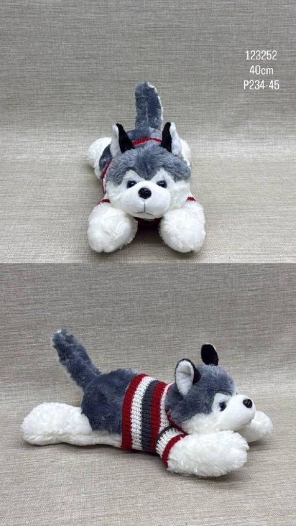 LOBO HUSKY ACOSTADO CON SUÉTER 40 CM