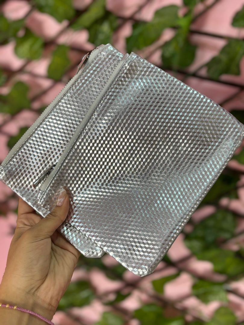 Cosmetiquera Plateada