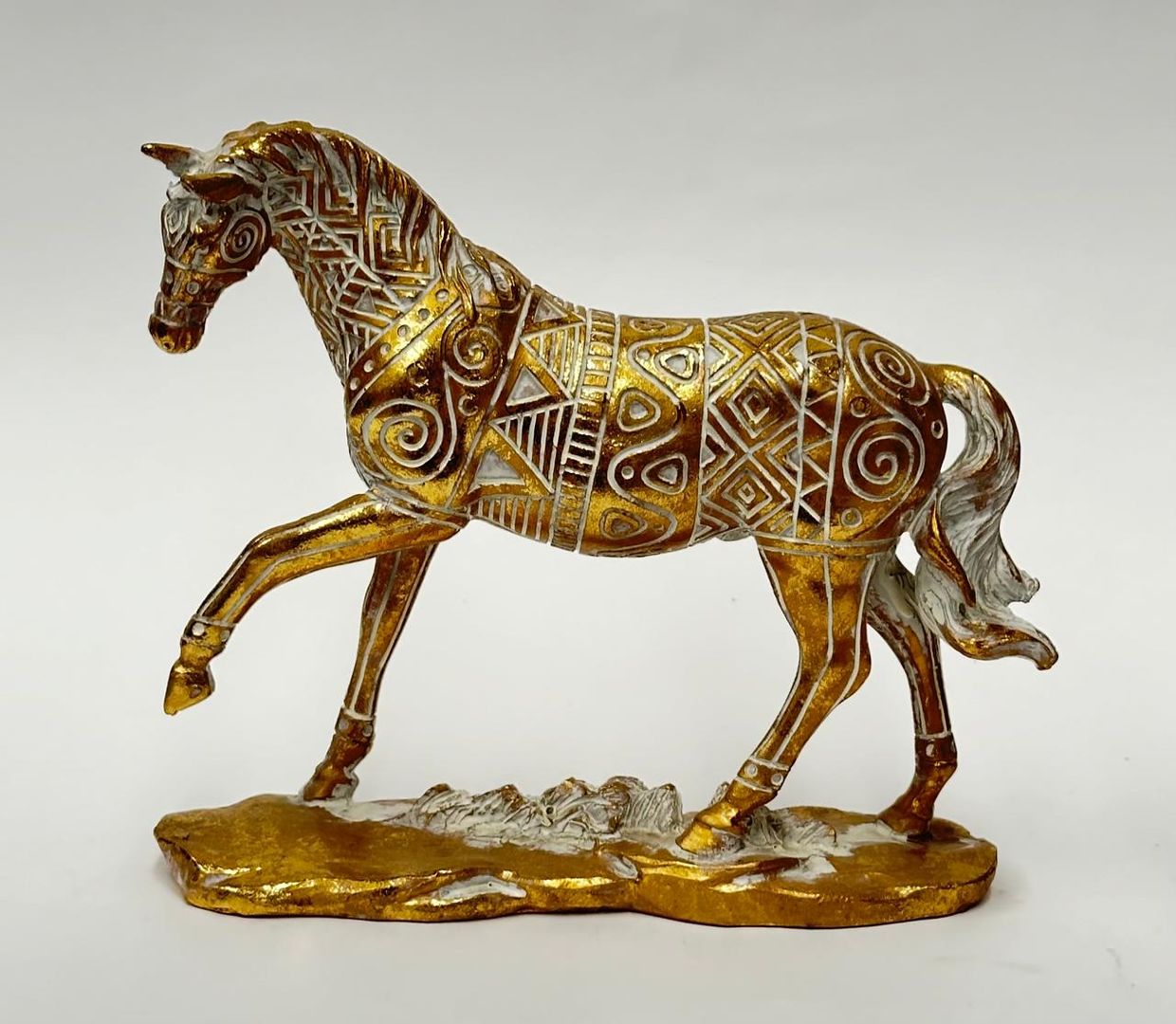 ADORNO RESINA DORADO