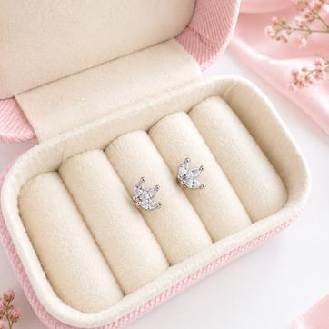 Imagen del producto Mini Aretes Hojas Brillantes en Rodio