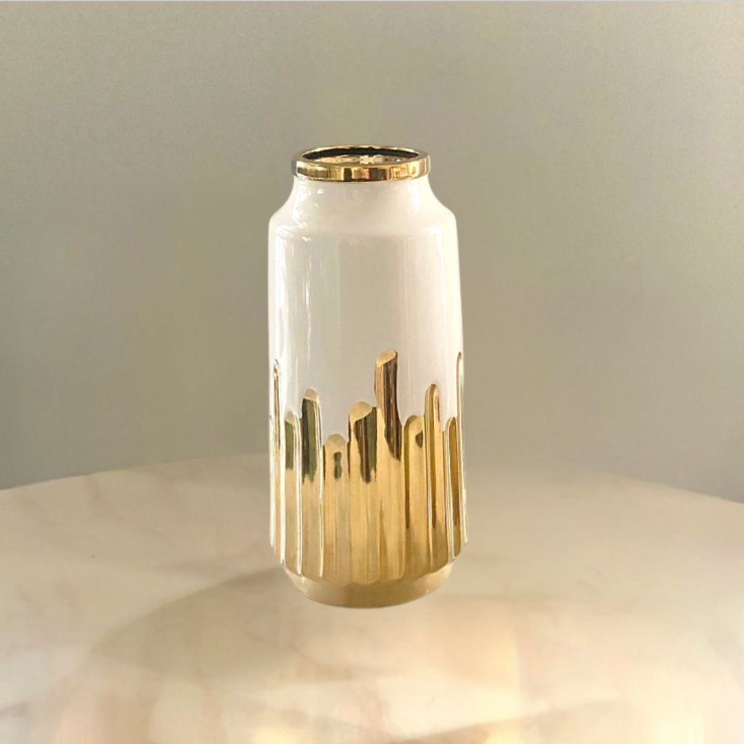 FLORERO DE CERAMICA BLANCO CON DORADO