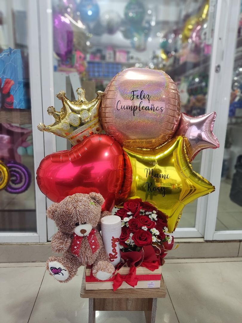 Detalle con oso, rosas y termo 