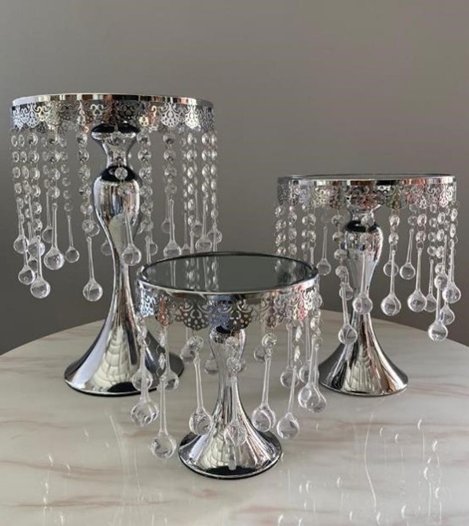 Set de tres bases en metal color plateado con espejo