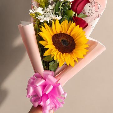 Imagen del producto  Ramillete o engalanado de girasol y rosas pequeño
