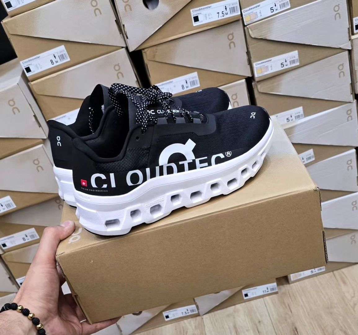 Monster negro detalles blancos 