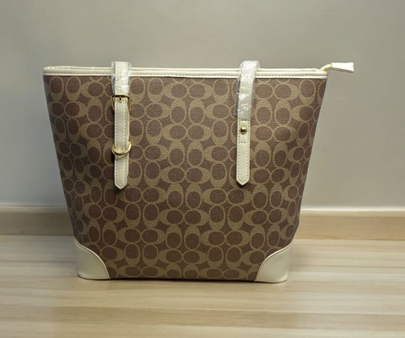Bolso café oscuro y beige 