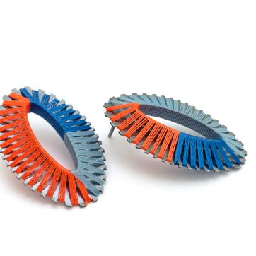 Imagen del producto MEDIUM OVAL THREAD EARRINGS