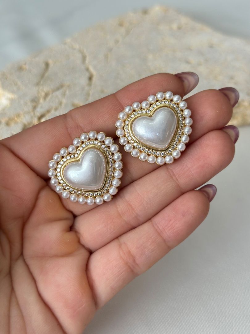 Arete corazón grande perlas 