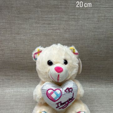 Imagen del producto OSITO CORAZON BLANCO CON ACCESORIOS 20 CM